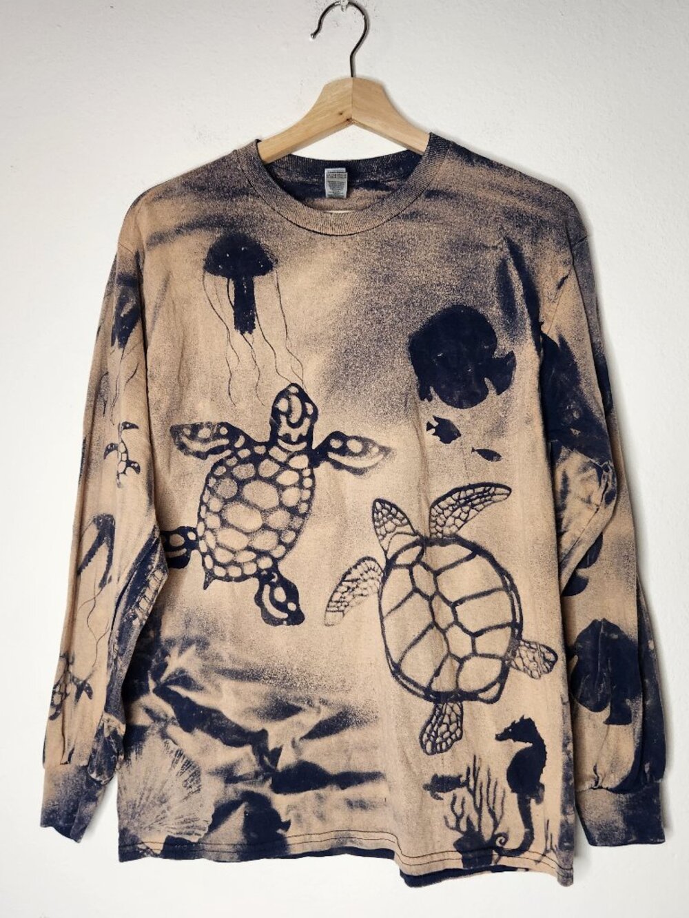 Gildan Womens Medium Tie Dye Turtles Jellyfish, Seahorses Ocean Reef Shirt